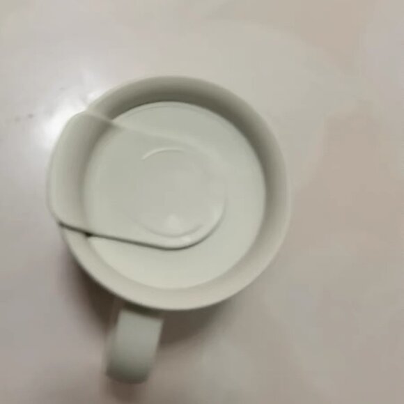 Carote White Mug with Lid - Picture 2 of 4